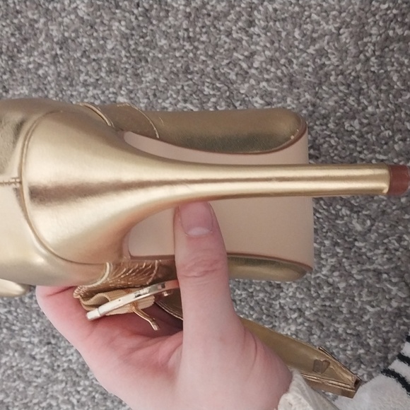 Gold never worn mary jane heels - Picture 3 of 4